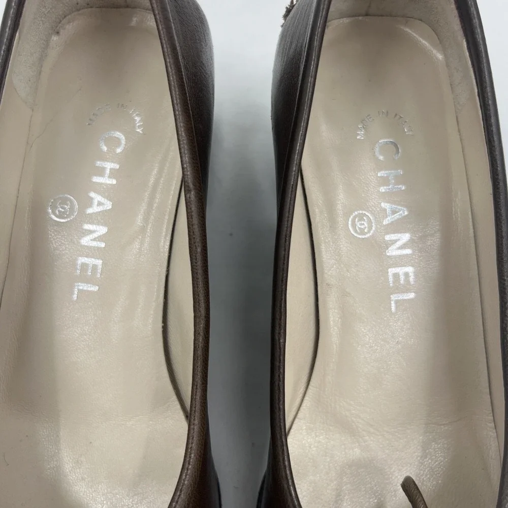 Chanel Leather Bow Block Heels Womens Brown Square Toe Logo Metal Accent